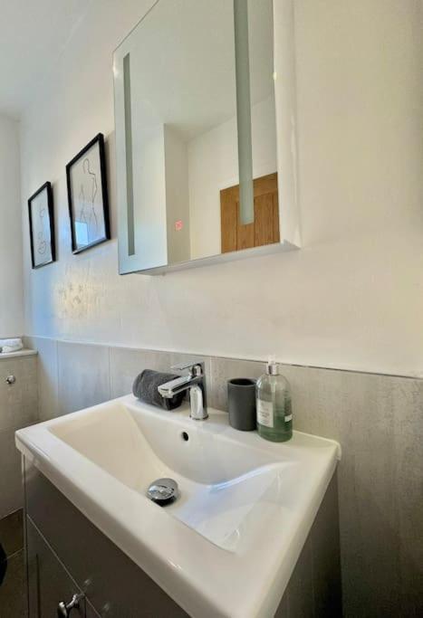 Stylish Apartment Near The Centre Of Harrogate Extérieur photo